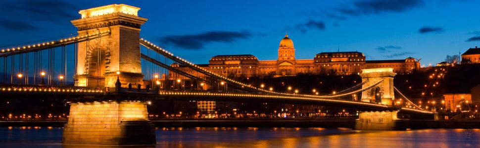 Chain Bridge at night